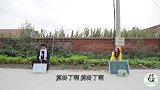 俩二货摆摊算卦路遇一美女，俩人做法太逗了，结局真搞笑