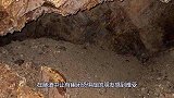 男子发现洞穴，里面的棺木大开，木乃伊渗人