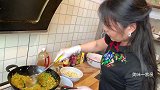 雪儿不发面，用小芹菜和粉条给家里做小包子，一家人吃得安逸舒心