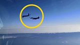 现场视频曝光！两架俄罗斯战机在黑海上空伴飞美军轰炸机