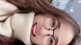 喜不喜欢戴眼镜的女孩子。             台州 素颜全靠美颜撑 带眼镜的女生