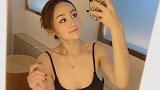 冬天到了，把所有秋天的遗憾都放下，人间值得，你也值得。