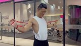 胸肌一根弹力带，在家练出饱满的胸肌