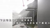 惊险瞬间曝光！巨大落石砸下女司机踩油门猛冲逃生：落石像桌子一样大