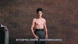 李小龙有多厉害？蒙眼对战日本空手道冠军，出拳次数相机抓拍不住
