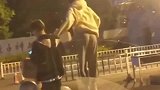 学校里面的爱情，真的是天真无邪，这一幕令所有人羡慕！