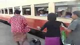 爆笑堂-20110722-如此上火车