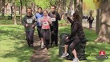 国外恶搞，让路人帮忙记录时间，马拉松选手却屡屡被空气墙碰壁