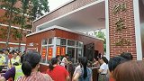 女儿今天第一天开学了，放学后去接孩子，看到这场面真的好吓人