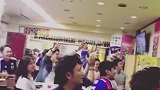 疯狂的球迷！日本晋级16强国内球迷疯狂庆祝