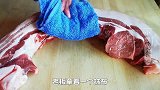 肉贩子经常拿一块布在肉上擦，屠夫无意间说漏嘴，涨知识了