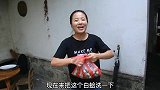 终于降温了，小玉买了点白蛤来庆祝，还有上次吃剩的鱿鱼，真节俭