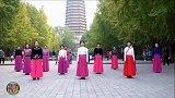 玲珑广场舞《九九女儿红》，文君老师领舞，妩媚迷人美极了！