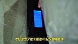 1000罐可乐VS超大锡箔纸球，碰撞瞬间，场面太震撼了！
