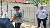 大衣哥一心收拾新房，不知陈亚男喜不喜欢，年轻人跟长辈不一样