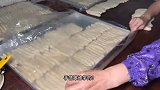 福建泉州特色“蒜香麻花”，酥香脆不发硬，老师傅手工日做6000条