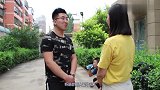 小伙和前女友街头偶遇,俩人含情脉脉,最后的结局太搞笑了
