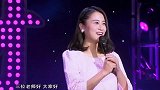 美女登台演唱《樱花草》，评委大呼像情窦初开的少女