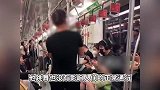 上海地铁一男子靠扶手旁若无人妖娆起舞，拍摄者：他们在拍短视频