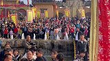 太热闹了，大家都来看热闹了人山人海 庙会