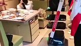 这服务简直太扎心了，分手也有节目送呀