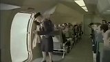 空姐直接跳机，留下乘客一脸懵逼，法国航班到点就下班