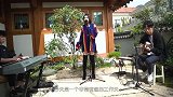 李幸倪去韩国进行工作，去了韩国有名的电台做采访还唱了歌