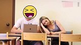国外恶搞合集，美女在图书馆，突然睡着了