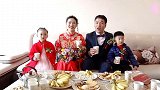 河北一漂亮姑娘出嫁，妈妈给切了猪肉带着，难道这就是嫁妆？