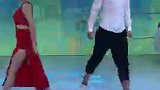 沈阳国际车展：美女舞者红衣惊艳之美
