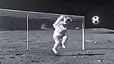 月球上踢足球是怎样一种体验？门将气哭了