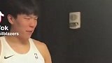 对自己的表现很满意!杨瀚森赛后十分开心