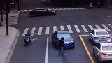 男子自导自演上演街头闹剧，还报警反咬一口！