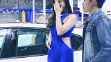 小伙子真厉害，调侃车模美女