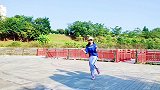 22步广场鬼步舞《情路弯弯》4个方向演示十背面分解