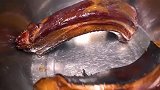 老腊肉搭配豇豆干一起蒸，实在是美味 ，桃子姐一次做两盘