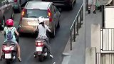 这是手动挡司机的噩梦吧，尝试这么多次才成功上去