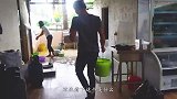 小龙虾大降价，搞一筐随便做个麻辣大龙虾吃吃，儿子辣过瘾了