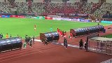 恒大球员掌声致谢亲友团 保利尼奥家人变身死忠球迷