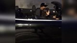 篮球-17年-孝顺！球哥圣诞节送豪车给父母 球爹试驾笑开花-专题