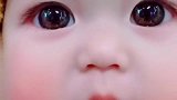 生了个洋娃娃漂亮极了，下一秒宝宝魔性反应，萌炸无数人