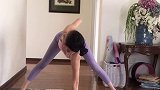 初学者简单易学的瑜伽瘦腿动作，每个动作保持1分钟，做3组。瑜伽