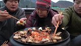 韩国农村家庭的一顿饭，看上去很心酸，原来电视剧里的都是骗人的