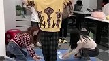 摇骰子走路赢年终奖,哈哈太有意思了
