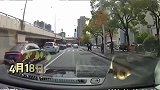 行人闯红灯，我该不该礼让啊？