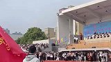 平时轻声细语的老师，是全国健美亚军