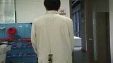 中国深圳先进技术研究院研发的攀岩机器人“clothbot”