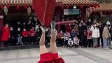 民间高手真是无处不在，表演这段绝活，吸引来无数的游客