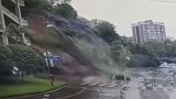 四川自贡暴雨：山体垮塌汽车被淹