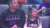 难以接受！小女孩得知NBA比赛停摆后崩溃抱着爸爸痛哭